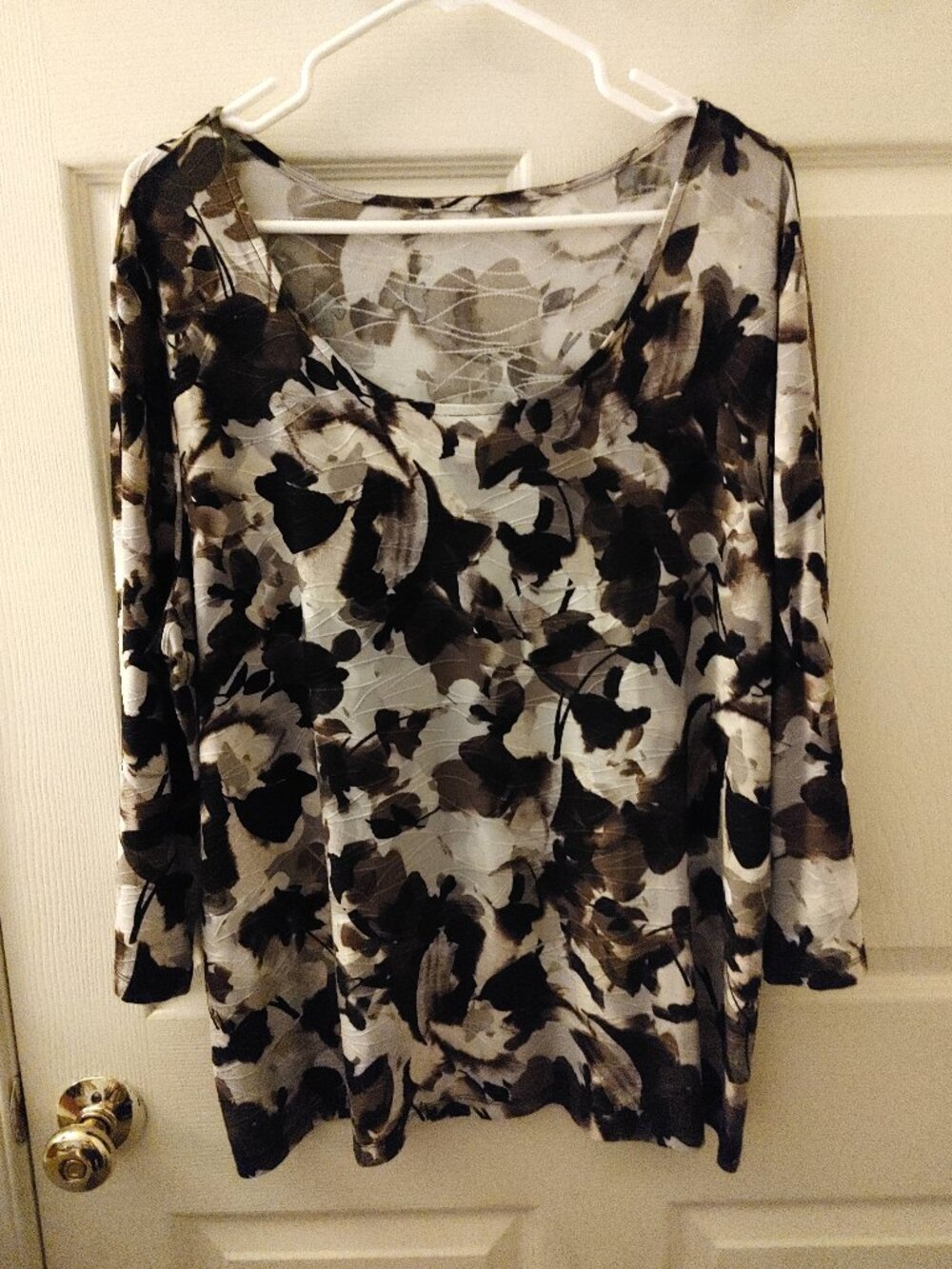 Womens Long Sleeved Shirt - Missing Tag - Believe to be Large